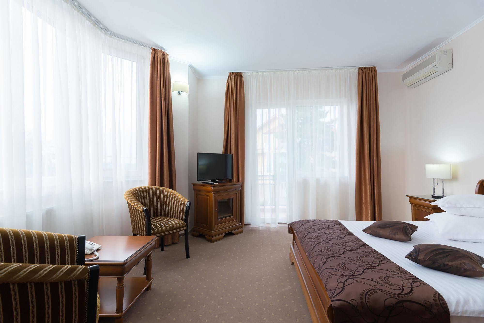 Hotel Athos R.M.T. Cluj-Napoca Exterior photo